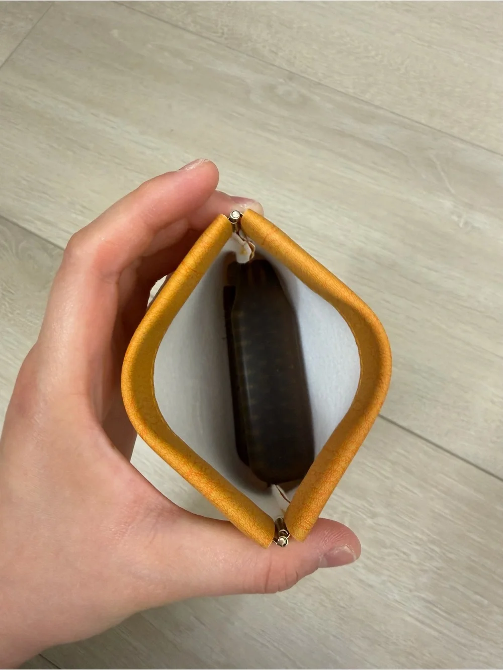 (FREE POUCH INCLUDED) PORTABLE HIGHLY-FUNCTIONL COMB FOR WOMEN GIRLS